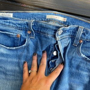 Levi’s Wedgie Straight Ankle 32 distressed